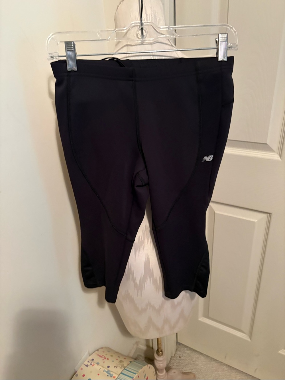 New Balance women’s M Black Performance Capri Leggings